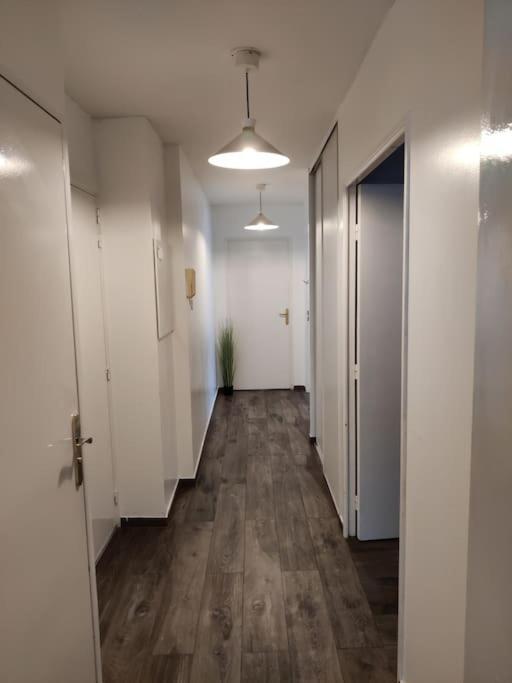 App 5 Pers, Parking, 3Mn Rer A, 40 Mn Du Centre De Paris, Cergy Le Haut Apartment ภายนอก รูปภาพ